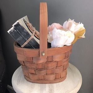 Sturdy Vintage Basket 🌺🌸🌺